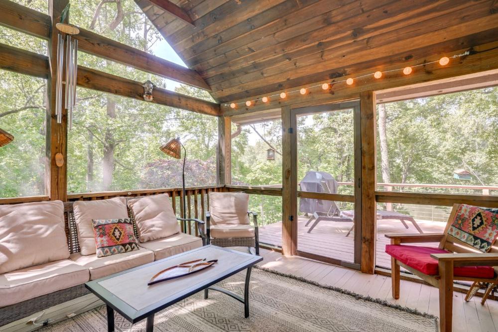 Mtn and Lake Views Serene Wintergreen Resort Escape